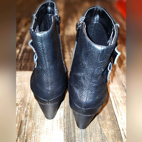 Boc black leather ankle boots Size 7.5 EUC - Picture 2 of 9
